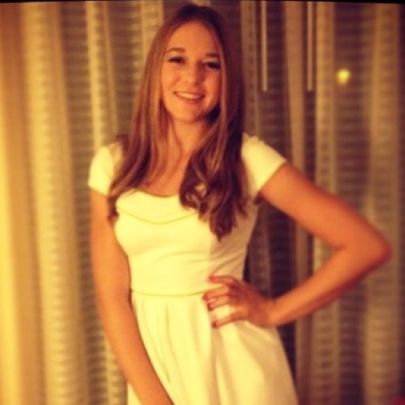 Profile Picture of Jenna Whitbeck (@jenna_lee_w) on Poshmark