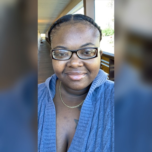 Profile Picture of Maneesha Mcilwain (@mmcilwain88) on Poshmark