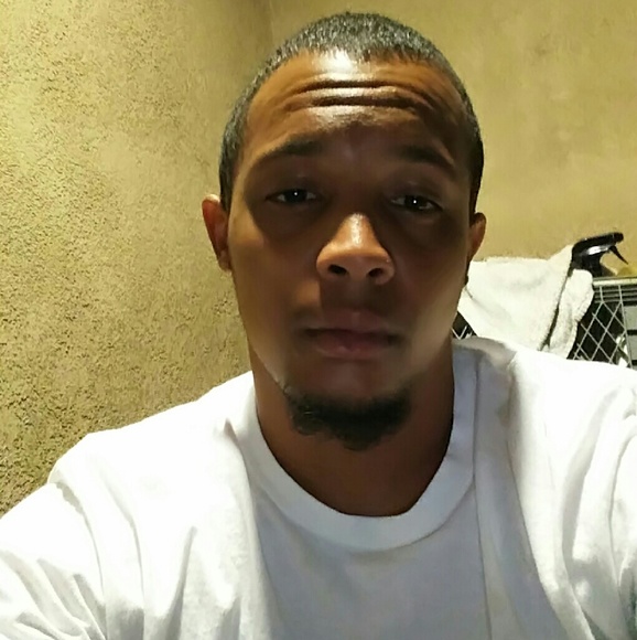 Profile Picture of Lonnell Simpson (@solowitha44) on Poshmark