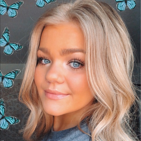Profile Picture of Maggie Steingart (@maggiesteingart) on Poshmark