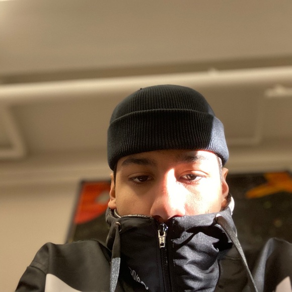 Profile Picture of Michael Gusler (@monkey22320) on Poshmark