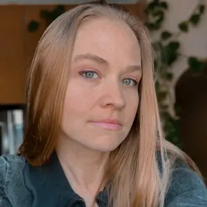 Profile Picture of A_X_L (@staceywalstrom) on Tiktok