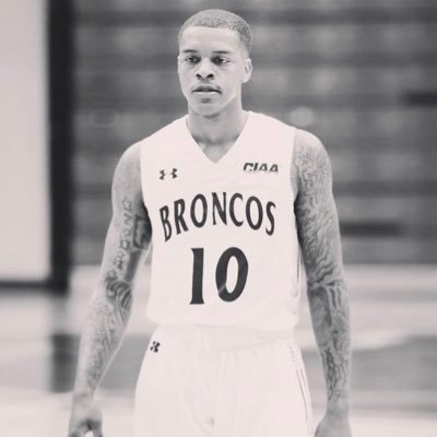 Profile Picture of Denzell Hosch (@Aye_StopFlexin) on Twitter
