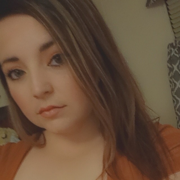 Profile Picture of Danielle Barbare (@daniellebarbare) on Poshmark