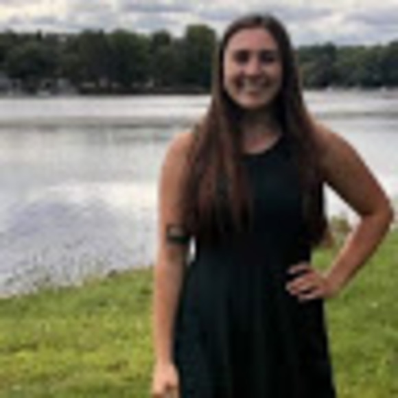 Profile Picture of Alana Wirgau (@bug1daisy) on Poshmark