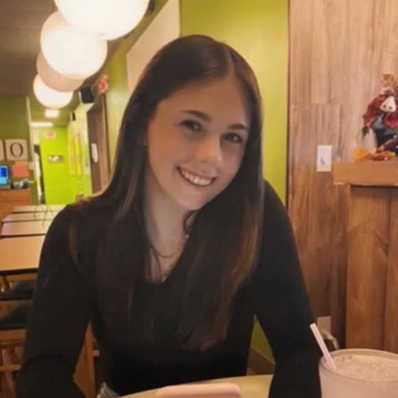 Profile Picture of Emma Riethmeier (@eriethmeier) on Poshmark