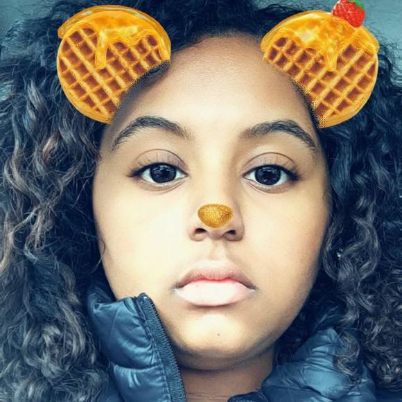 Profile Picture of Danielle Victoria (@daniellecrft7) on Poshmark