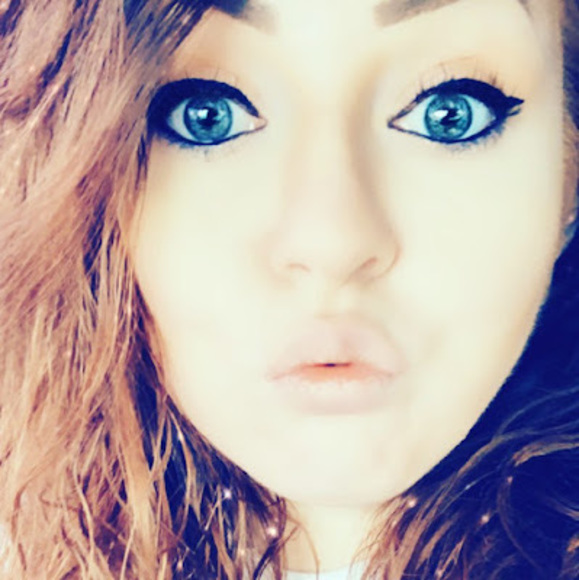 Profile Picture of Summer Keasey (@summerkeasey) on Poshmark