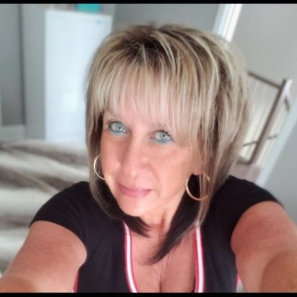 Profile Picture of Silvia Valiante (@silviavaliante) on Poshmark