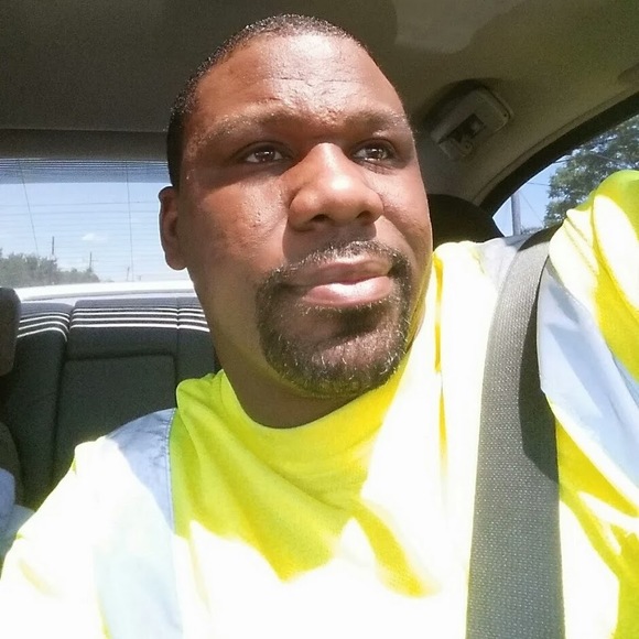 Profile Picture of Marc Henry (@mhenry779) on Poshmark