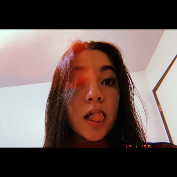 Profile Picture of Lily Ruiz (@lily_ruiz15) on Poshmark