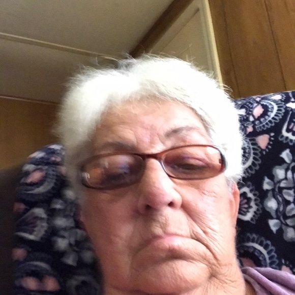 Profile Picture of Donna Handler (@cupcake4384) on Poshmark