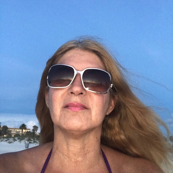 Profile Picture of Eunice Alvarez fuller (@iamacap) on Poshmark