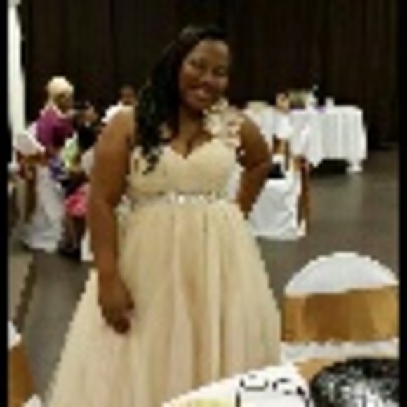 Profile Picture of Jasmine Franks (@artaviasplace) on Poshmark