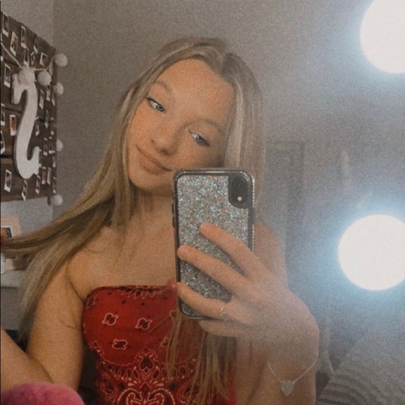 Profile Picture of Skylar Smithers (@skylar_smithers) on Poshmark