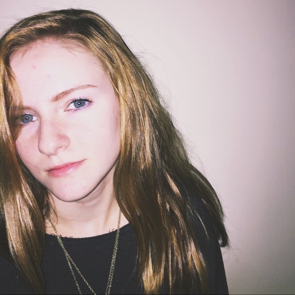 Profile Picture of Emily Burrer (@emilyburrerrr) on Poshmark