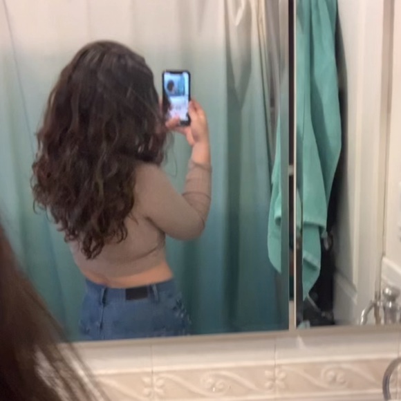 Profile Picture of Jordanna Schrecker (@jordanna_234) on Poshmark