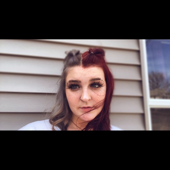 Profile Picture of Audeana Leer (@audeanaleer) on Poshmark