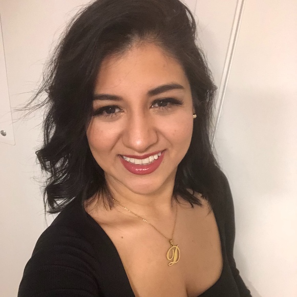 Profile Picture of Daniela Gomez (@danielagomezn83) on Poshmark