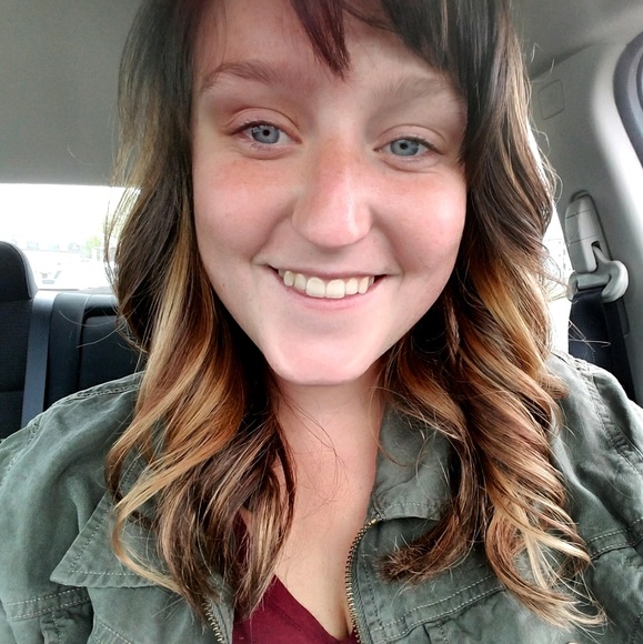 Profile Picture of Sarah James (@sjames1297) on Poshmark