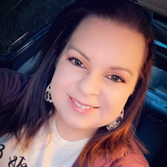 Profile Picture of Vanessa Thompson (@calibama31) on Poshmark