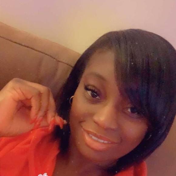Profile Picture of Rasheda Lawrence (@rasheda23) on Poshmark