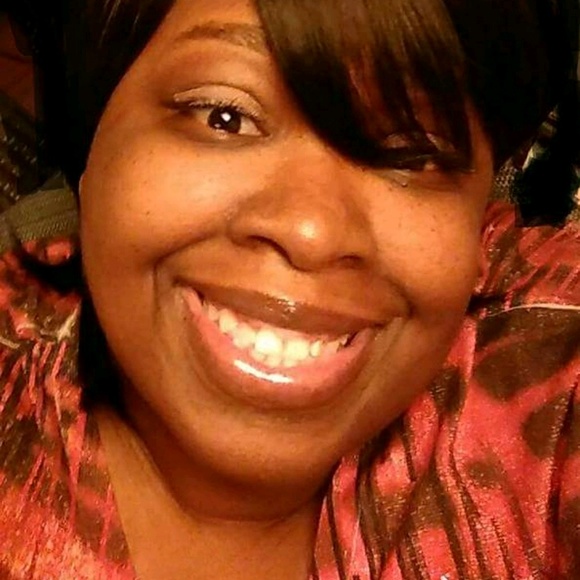 Profile Picture of Dewanda Luttery (@ladydee1025) on Poshmark