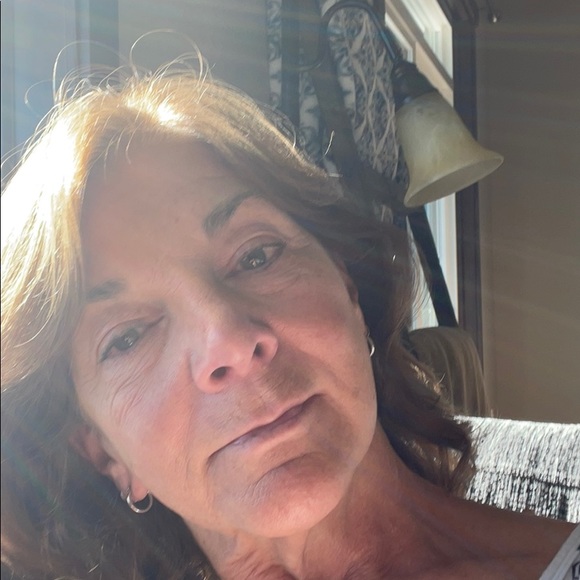 Profile Picture of Dayna Jones (@daynajones997) on Poshmark