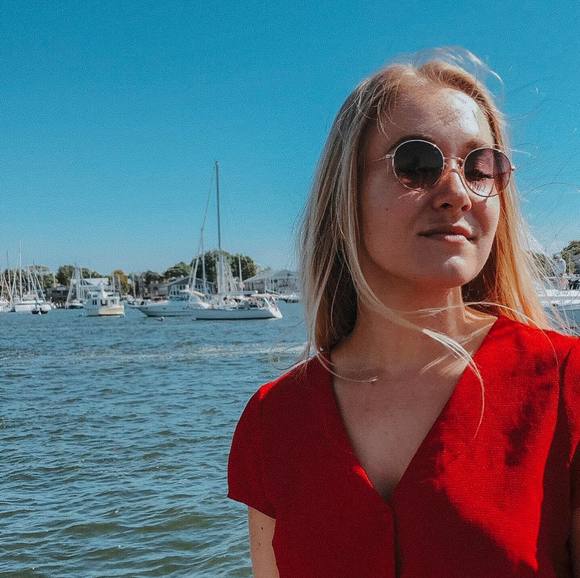 Profile Picture of Emily Cassimatis (@emmycassimatis) on Poshmark