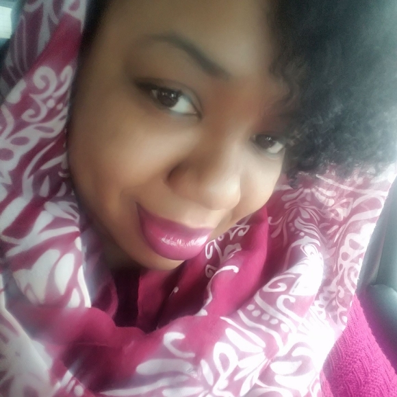Profile Picture of Chow Bella (@chow_b) on Poshmark