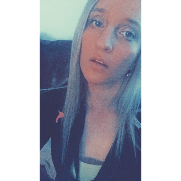 Profile Picture of Anna Caskey (@vanna052) on Poshmark