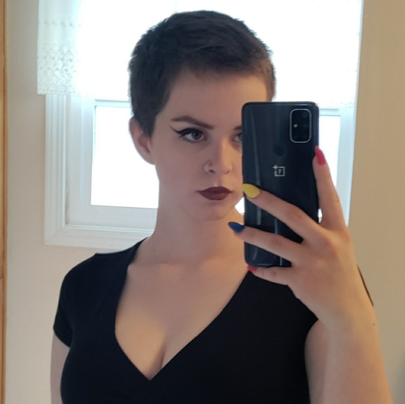 Profile Picture of Mikala Hellickson (@mikihello) on Poshmark