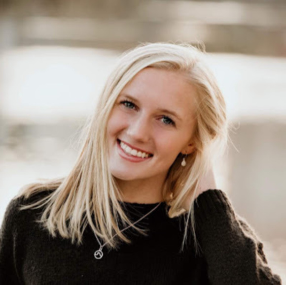 Profile Picture of Anna Secor (@annasecor24) on Poshmark