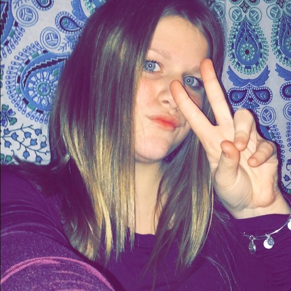 Profile Picture of Kylie Jaroscak (@kylie_jaroscak) on Poshmark