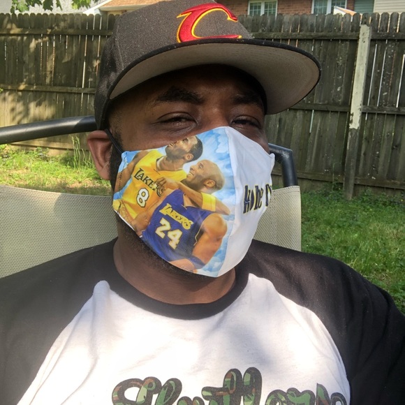 Profile Picture of David Robertson (@dave2jay) on Poshmark