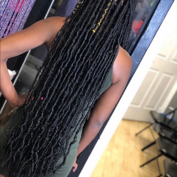 Profile Picture of Ashley Dent (@shoelovingchic) on Poshmark