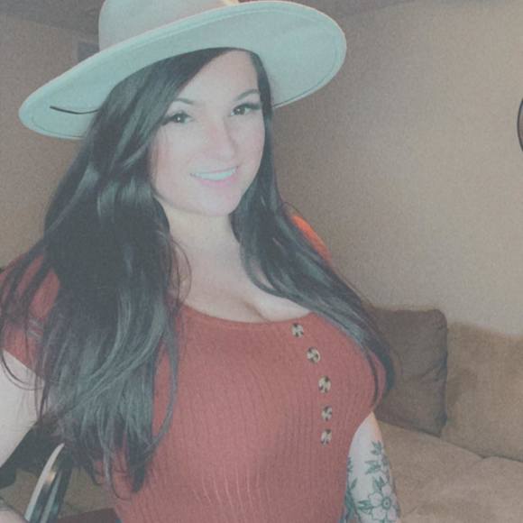 Profile Picture of Brittany Swift (@britnicole94) on Poshmark