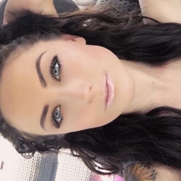 Profile Picture of Alexandra Hoops (@hoopsa) on Poshmark
