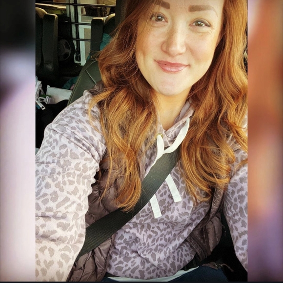 Profile Picture of Jen Altenbernd (@jeng_a) on Poshmark