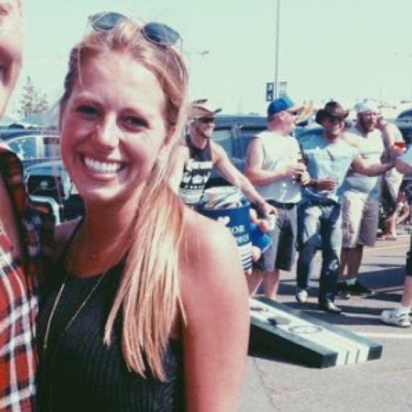 Profile Picture of Melanie Macchiaverna (@melaniem7) on Poshmark