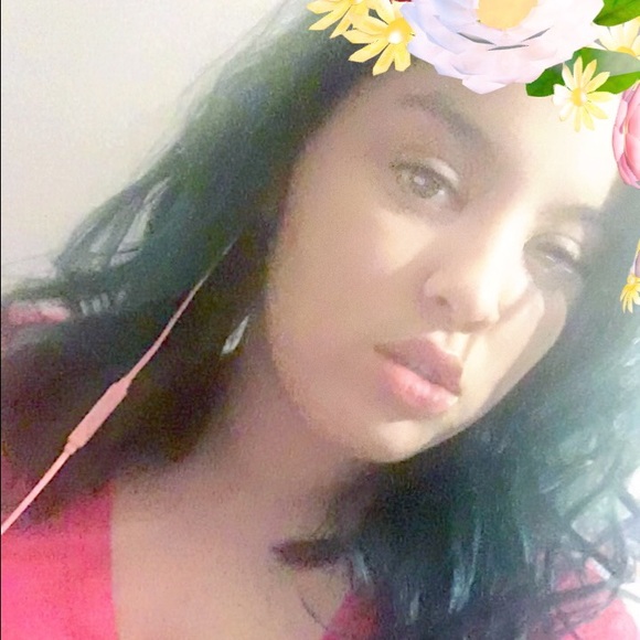 Profile Picture of Syanne Carrero (@syannebabe105) on Poshmark
