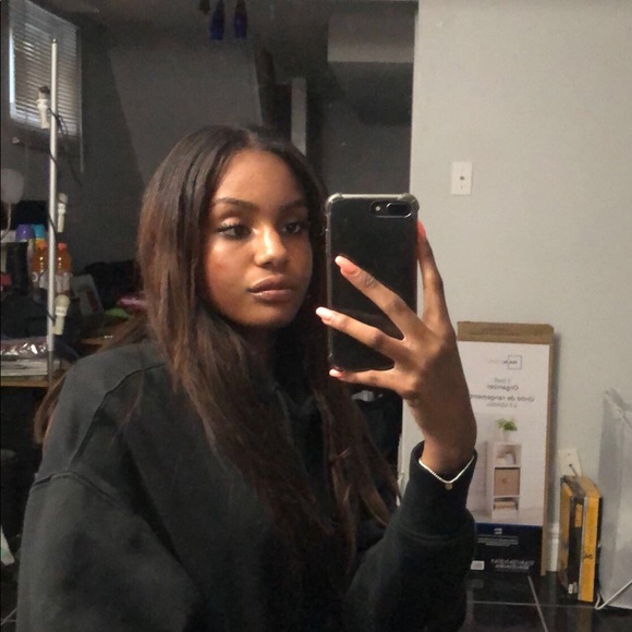 Profile Picture of Kendra Carson (@kxndraxx) on Poshmark