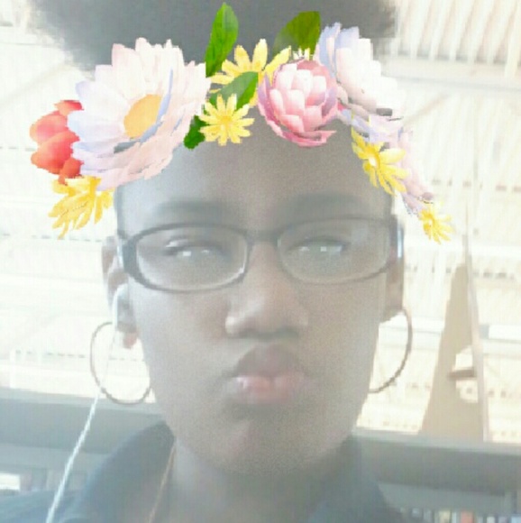 Profile Picture of Niyah Bederman (@niyah_bederman) on Poshmark