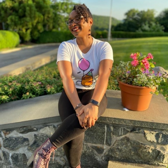 Profile Picture of Leilah Labossiere (@haliellaboss) on Poshmark