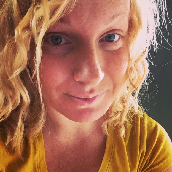 Profile Picture of Amanda Warren (@godisnottdead) on Poshmark