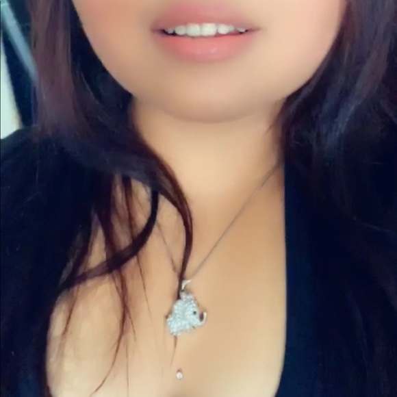 Profile Picture of Rosemary Euyoque (@rosesweeknd) on Poshmark