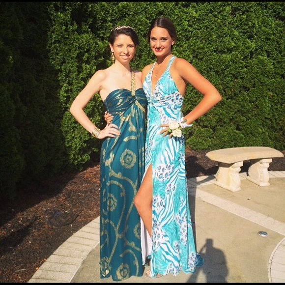 Profile Picture of Caitlin Simone (@caitlinsimone) on Poshmark