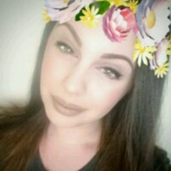 Profile Picture of Michelle Diamontopoulos (@mdiams) on Poshmark