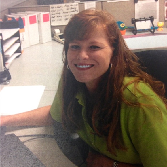 Profile Picture of Lori Carpenter (@lilo4321) on Poshmark