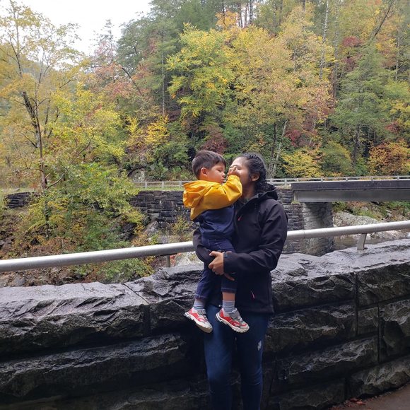 Profile Picture of Lauren Bohnstedt (@laurenmyahla) on Poshmark